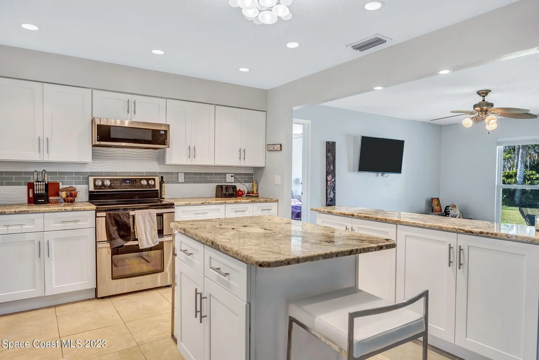 Photo of 380 Bahama Drive