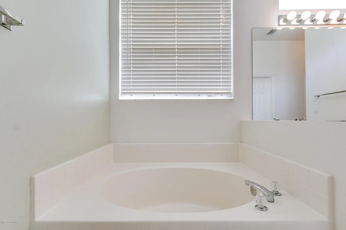 Photo of 899 Lyons Circle NW