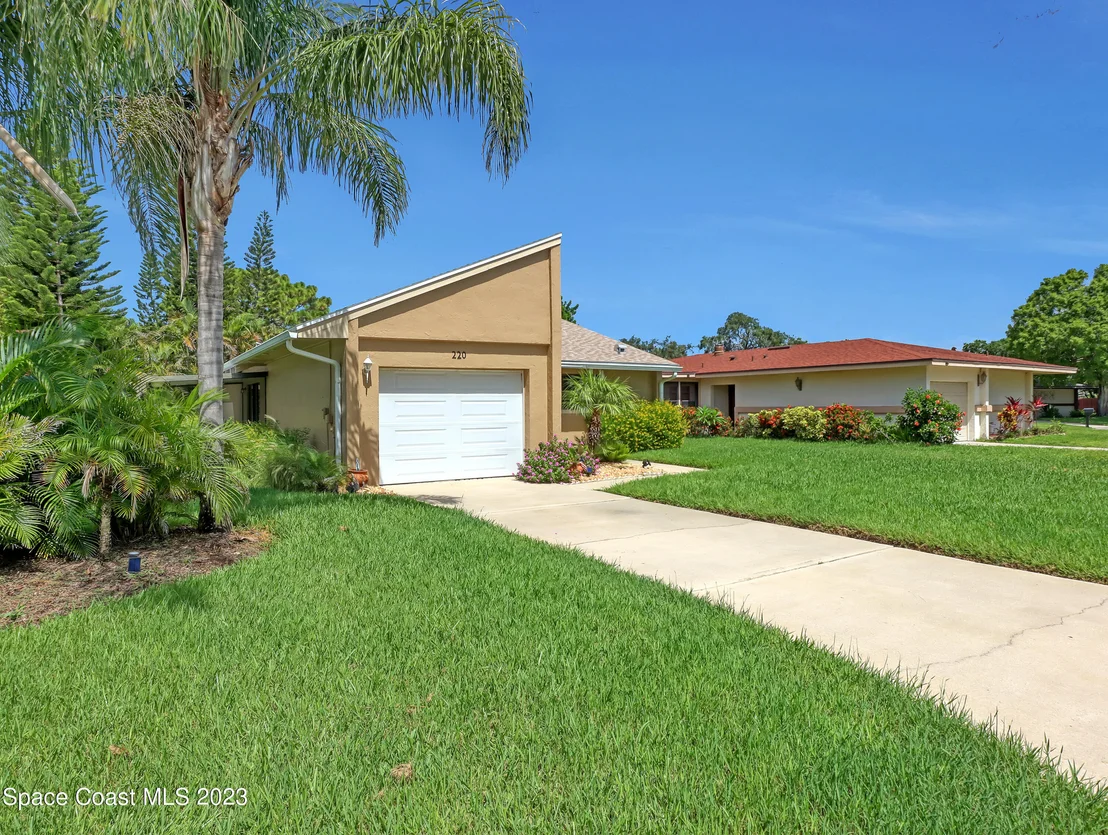 Photo of 220 Applewood Circle