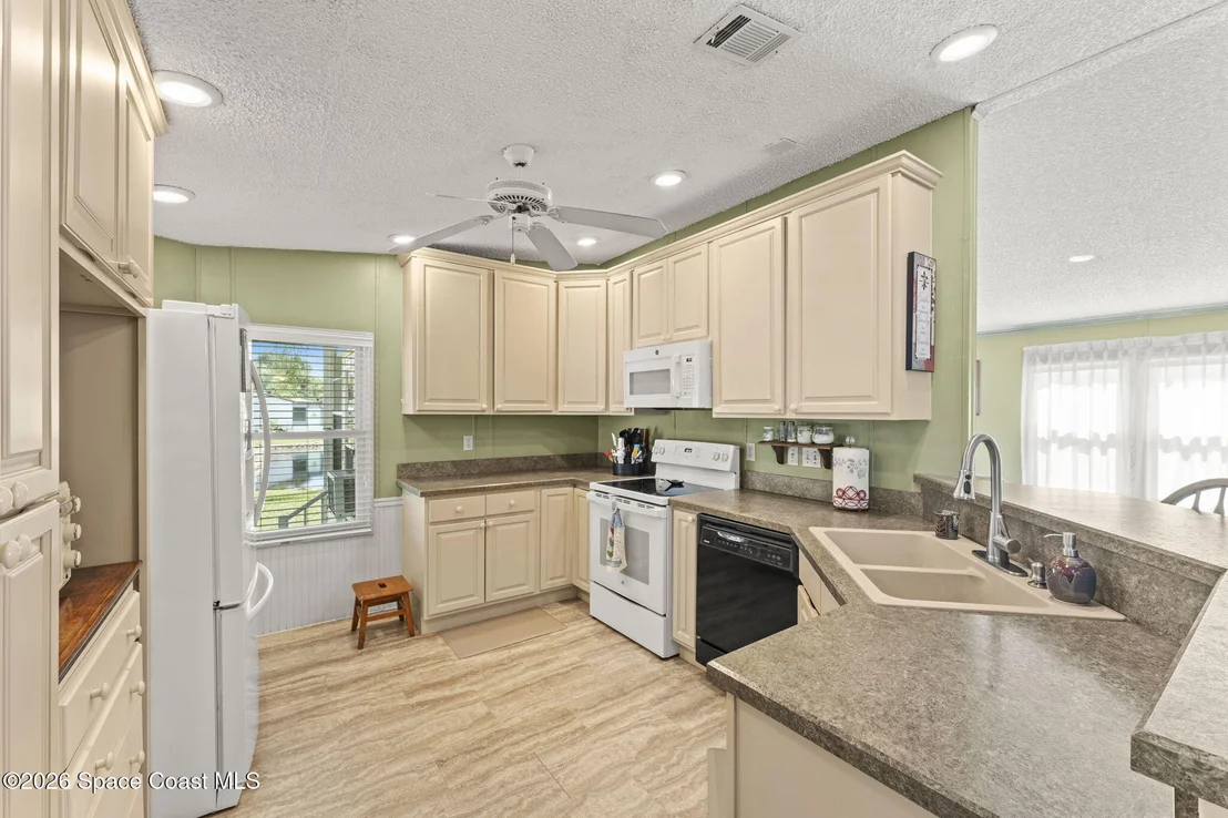 Photo of 4403 Twin Lakes Drive