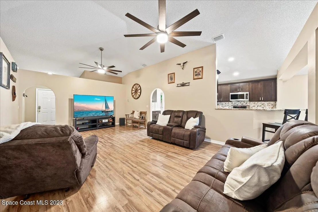 Photo of 1616 Vista Lake Circle