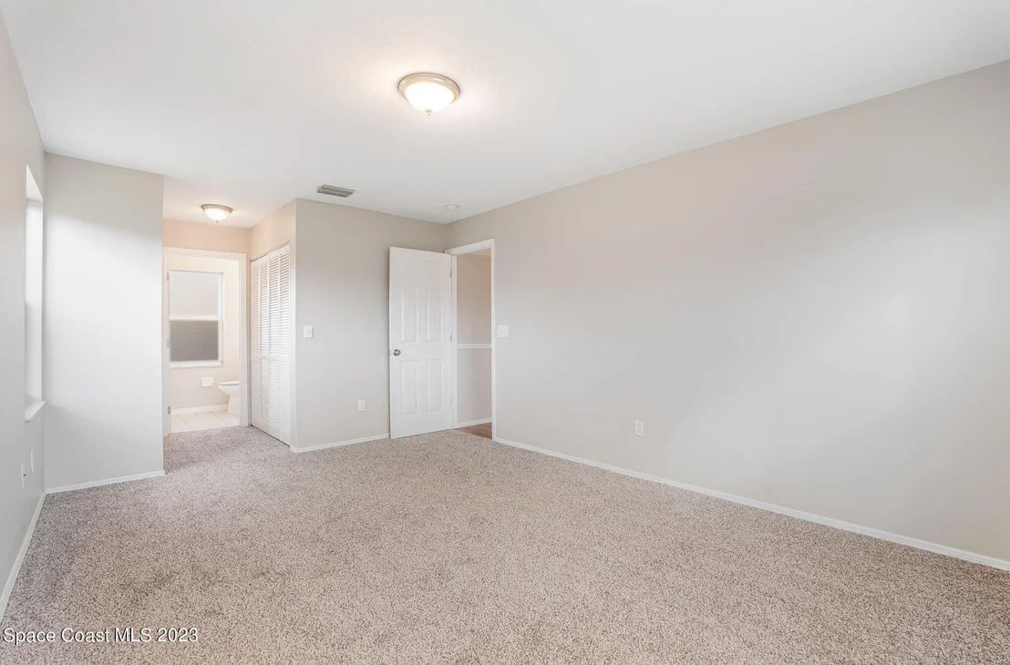 Photo of 5240 Devon Street