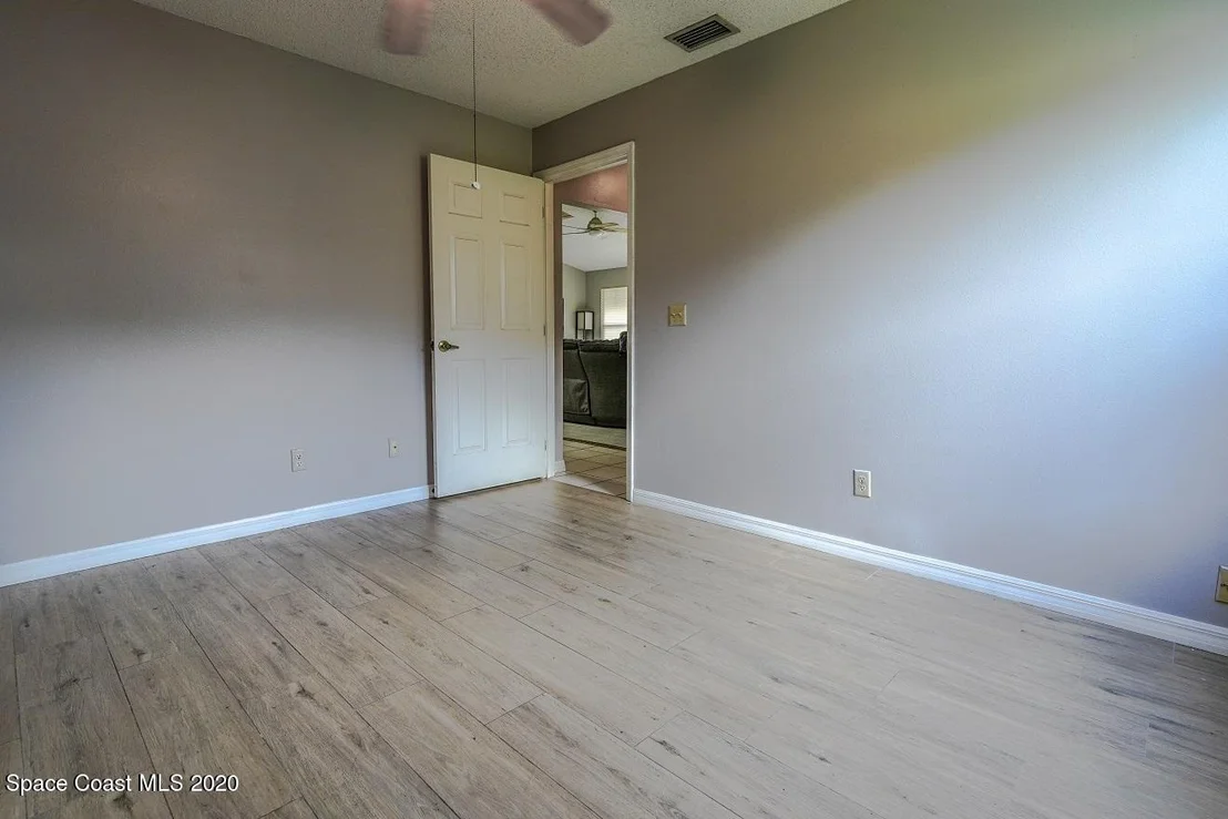 Photo of 913 Whisperoak Drive