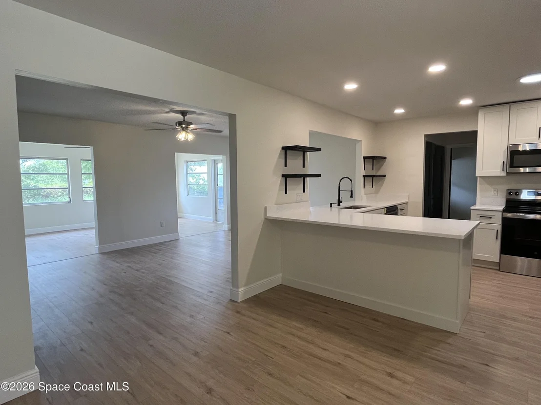 Photo of 1171 Riviera Drive NE