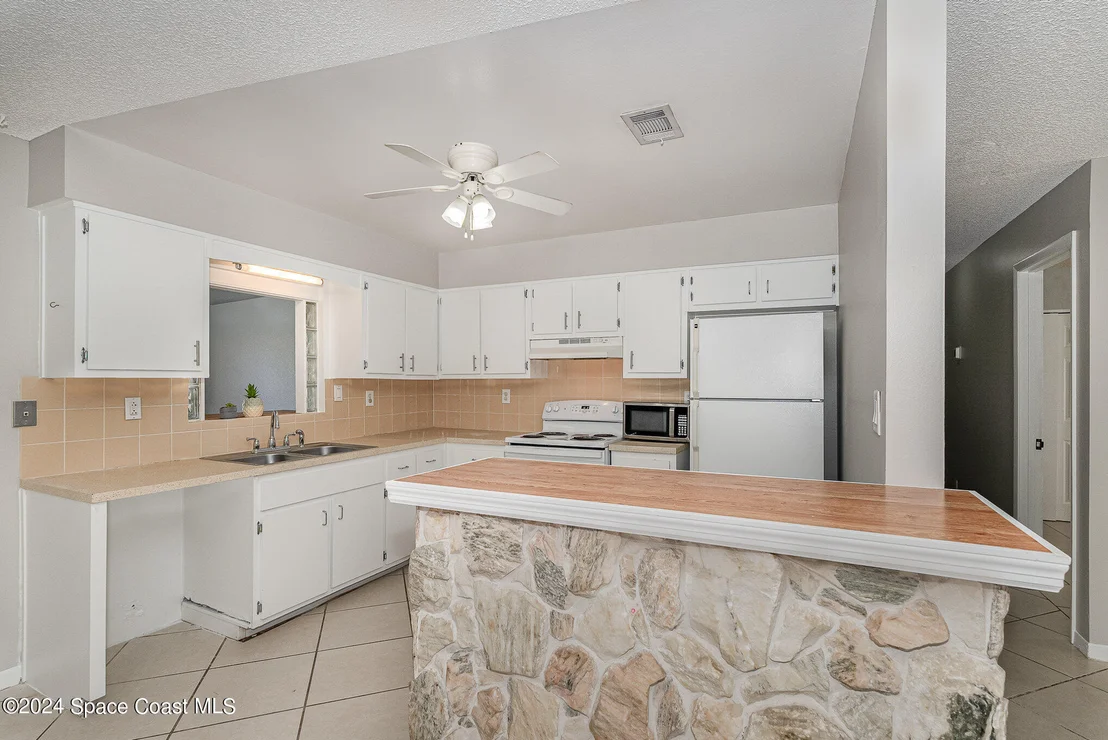 Photo of 7180 Pluto Avenue