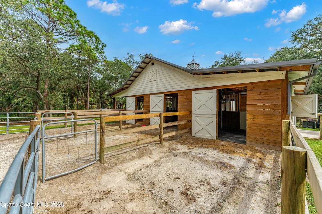 Photo of 5595 Willoughby Drive