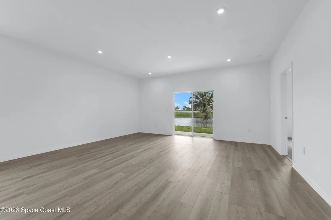 Photo of 1012 Banff Drive NE