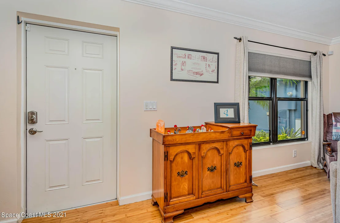 Photo of 215 Dryden Circle