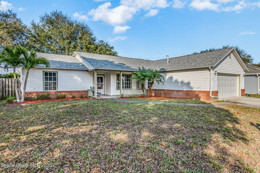Photo of 216 Oak Lake Road