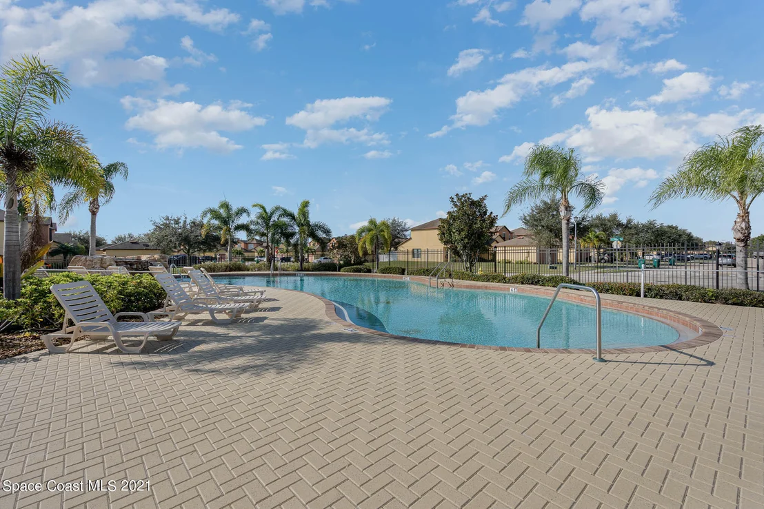 Photo of Unit 103 at 950 Luminary Circle