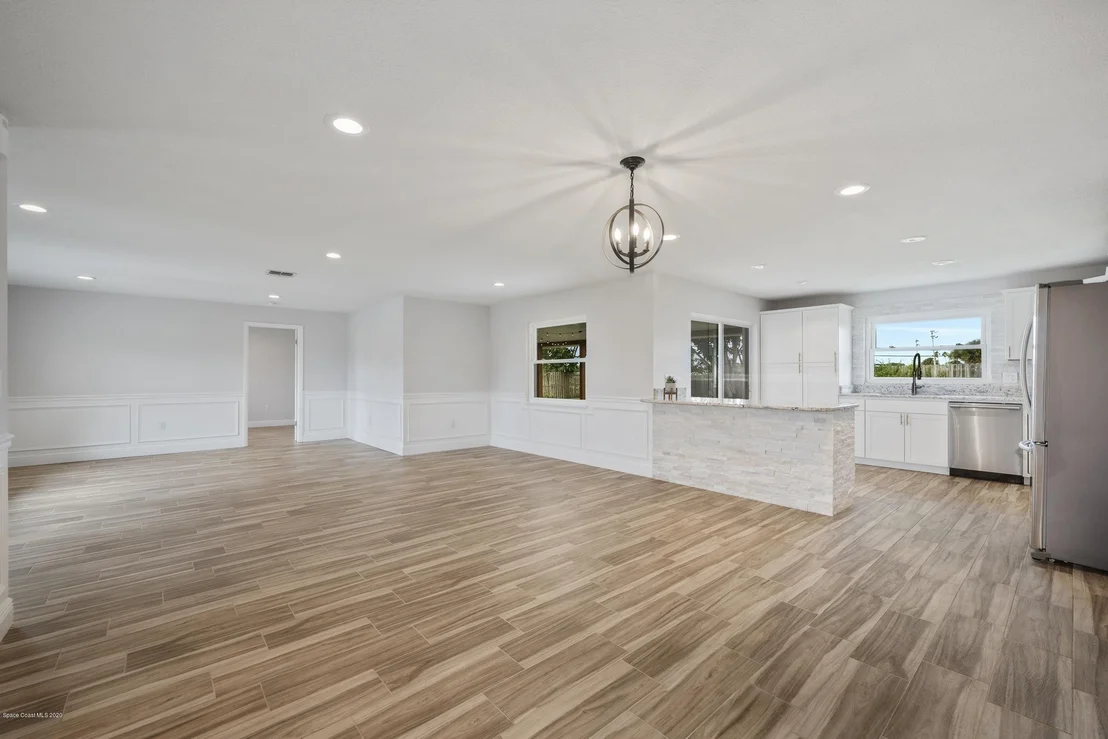 Photo of 541 Biscayne Drive