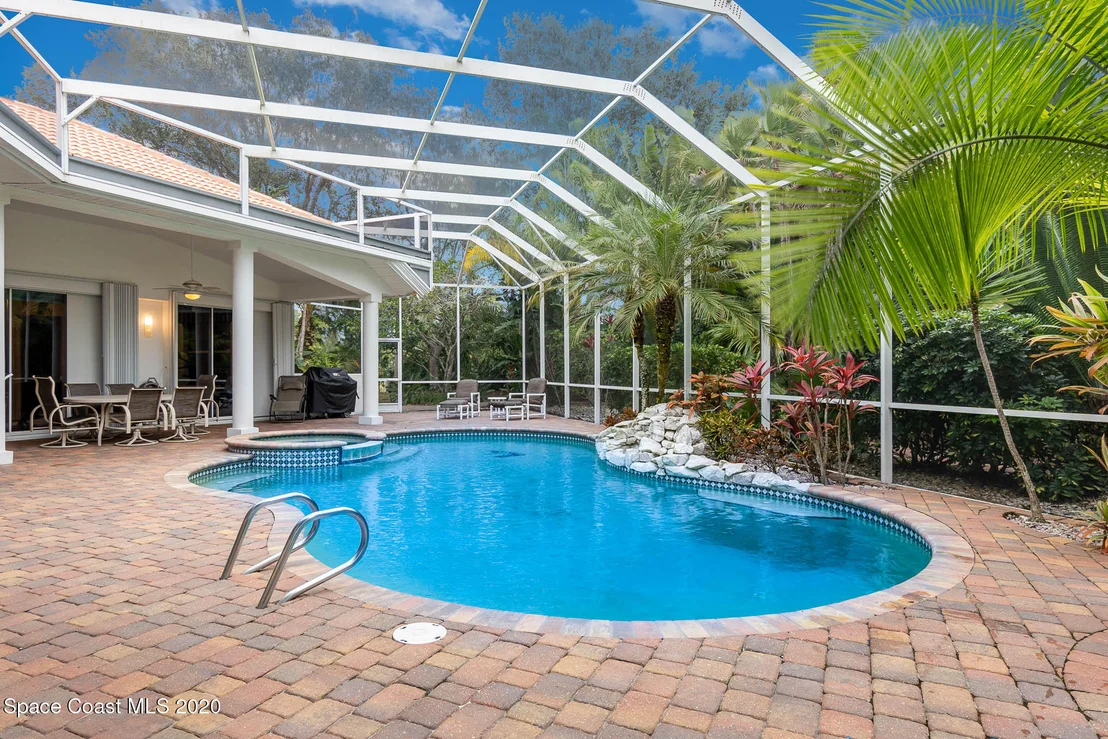 Photo of 889 Oak Park Drive