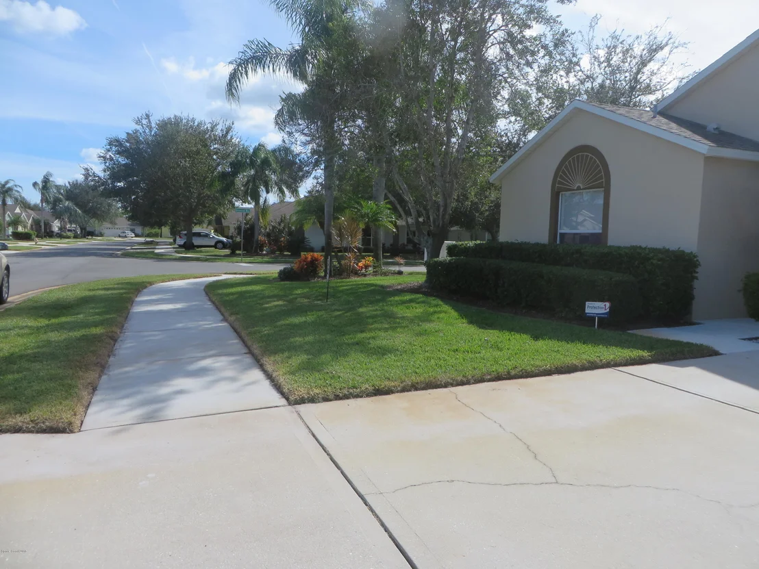 Photo of 970 Villa Drive