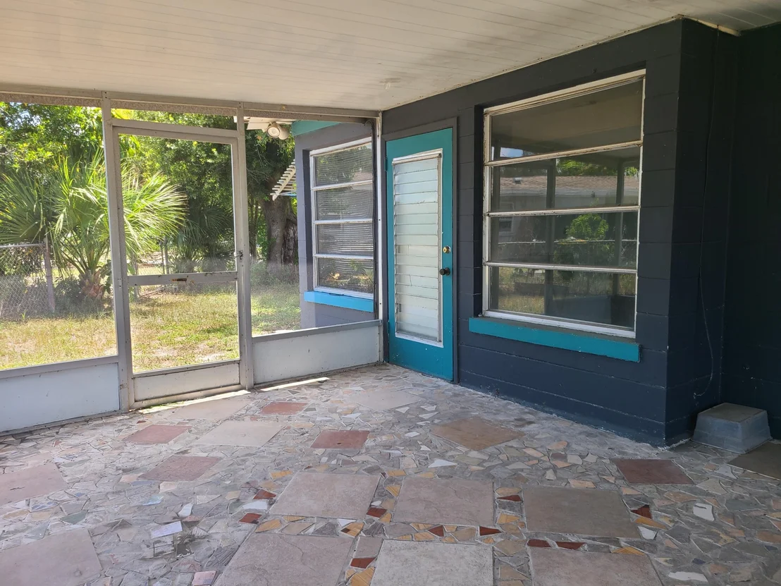 Photo of 819 W Highland Drive