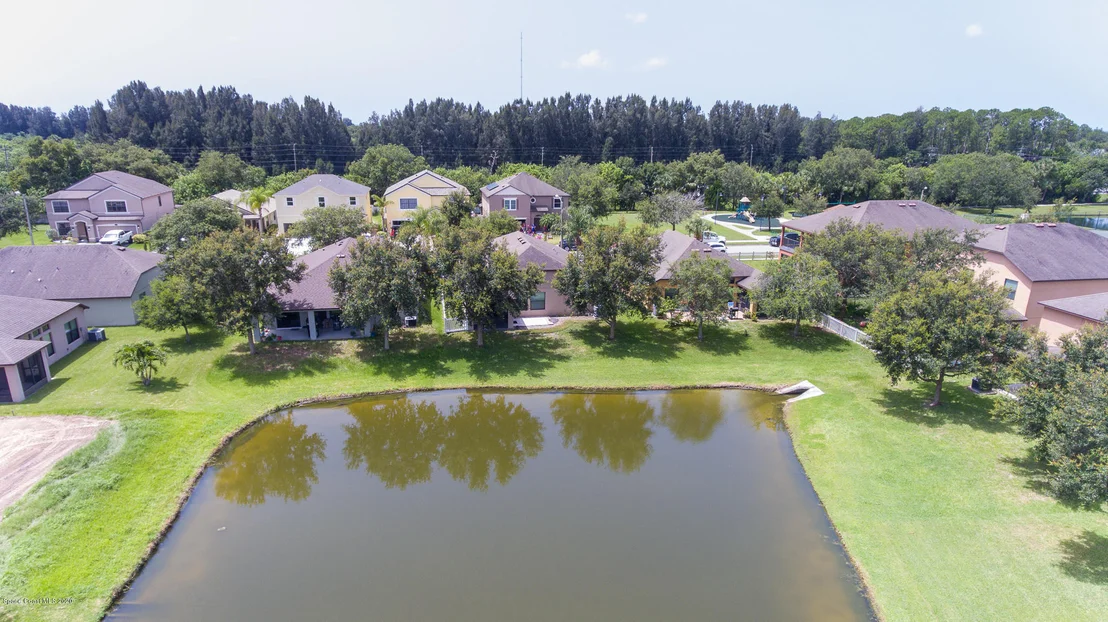 Photo of 335 Dryden Circle