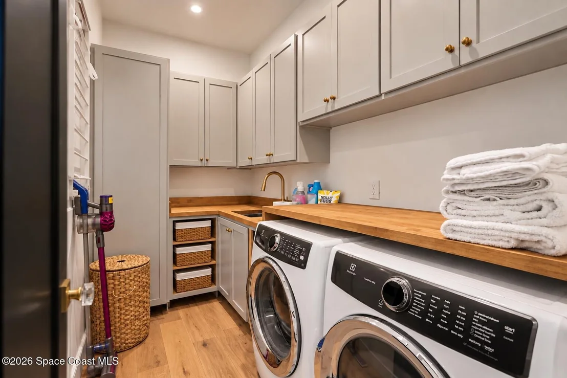 Photo of 785 Seymour Road NE