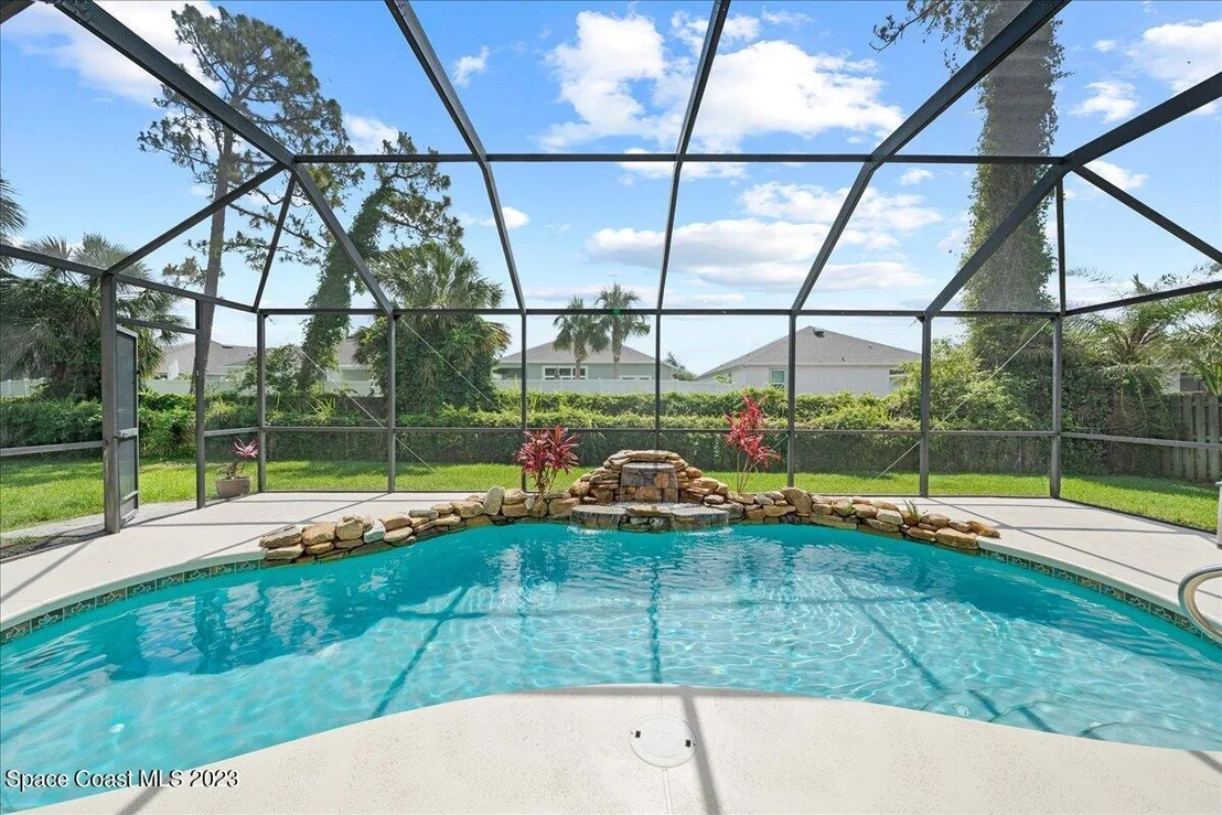 Photo of 704 La Veta Drive