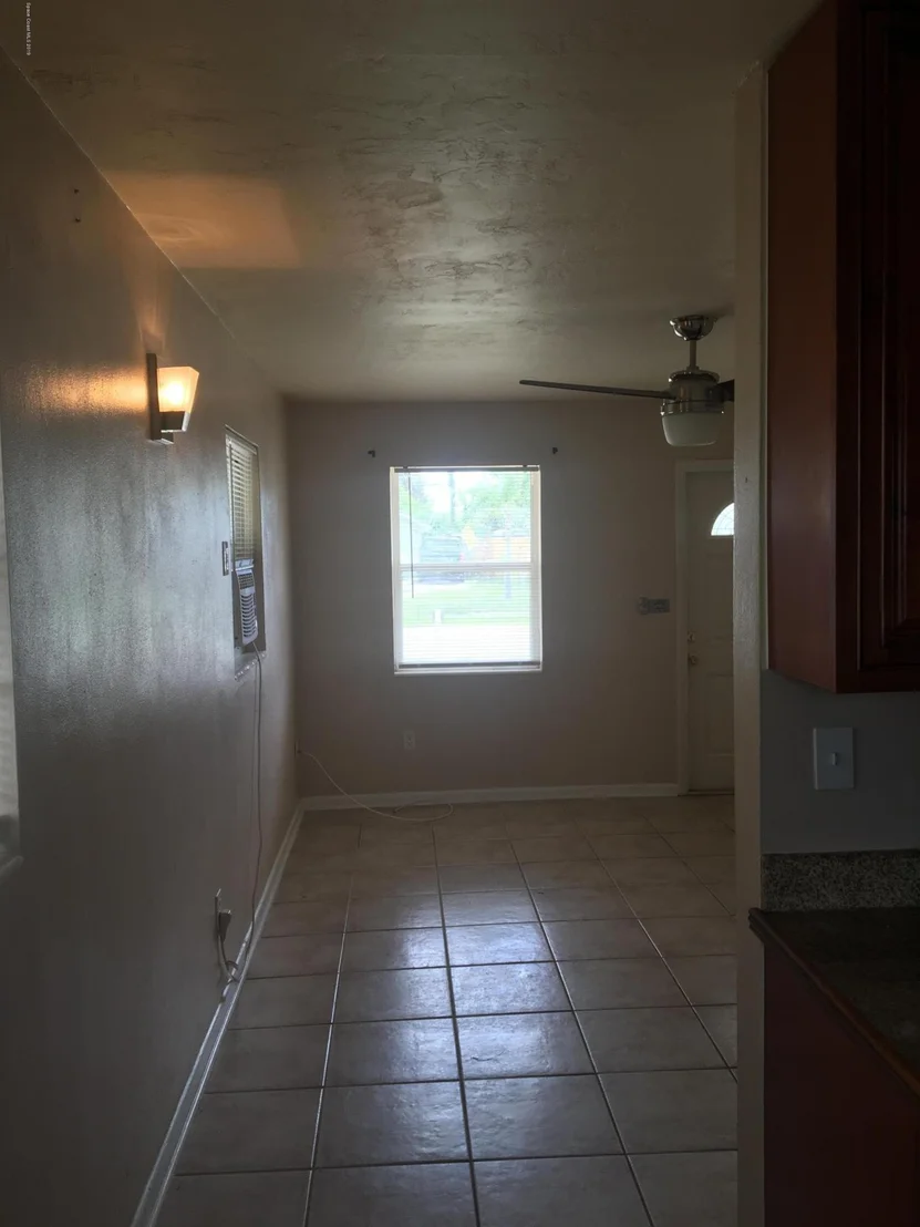 Photo of 1042 Cable Lane NE