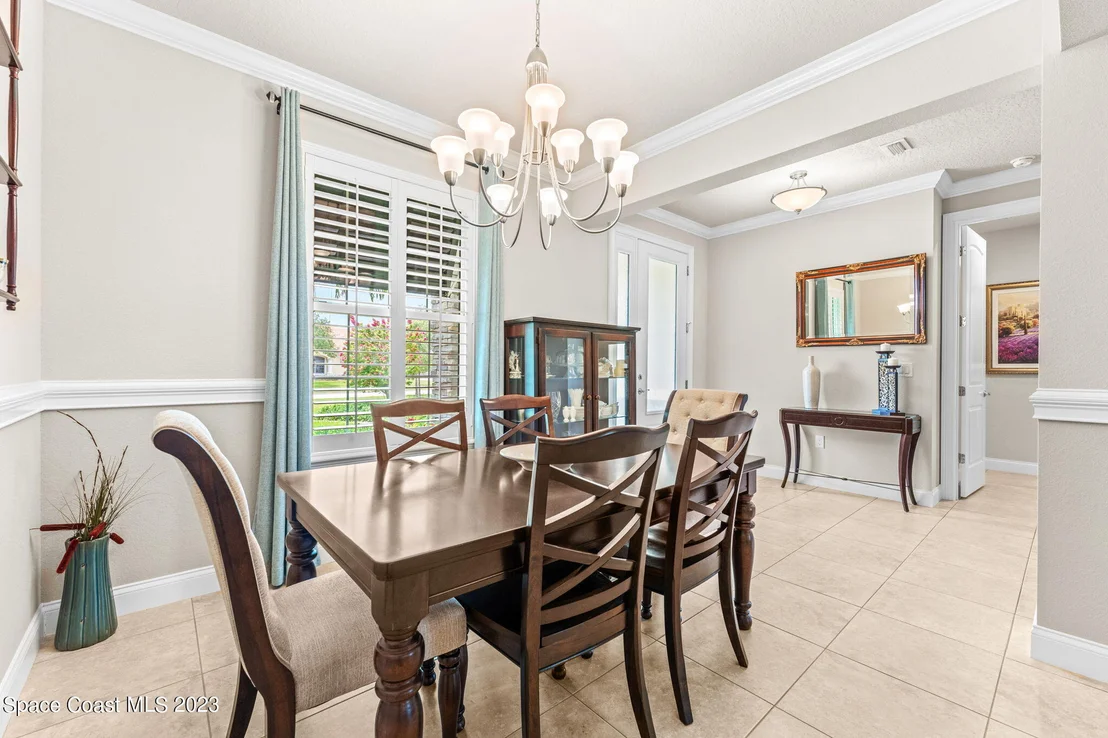 Photo of 2037 Windbrook Drive SE