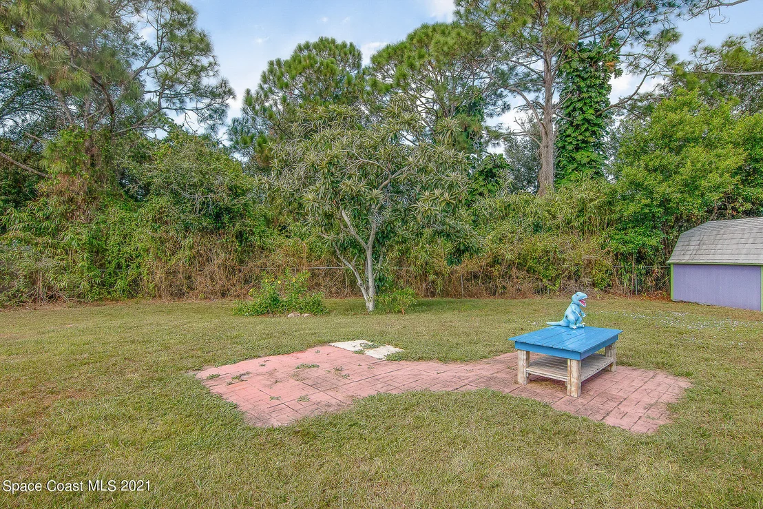 Photo of 5590 Fairbridge Street
