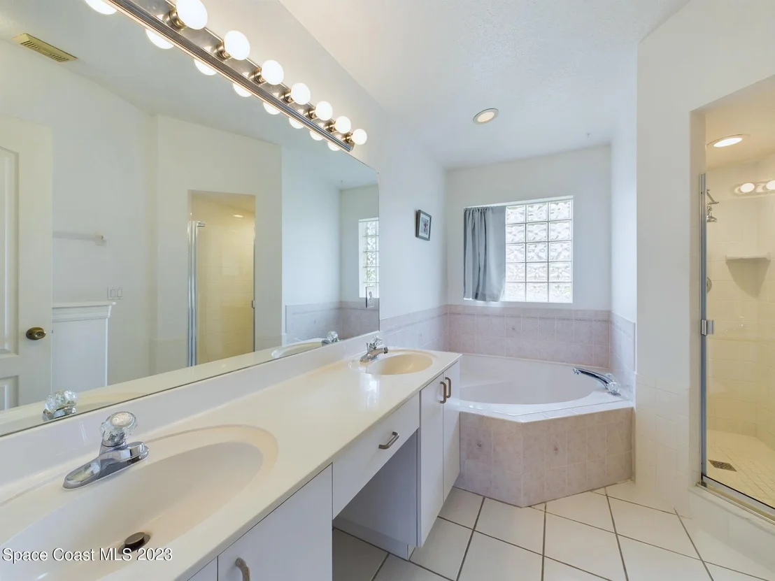 Photo of 1211 Meadow Lake Road