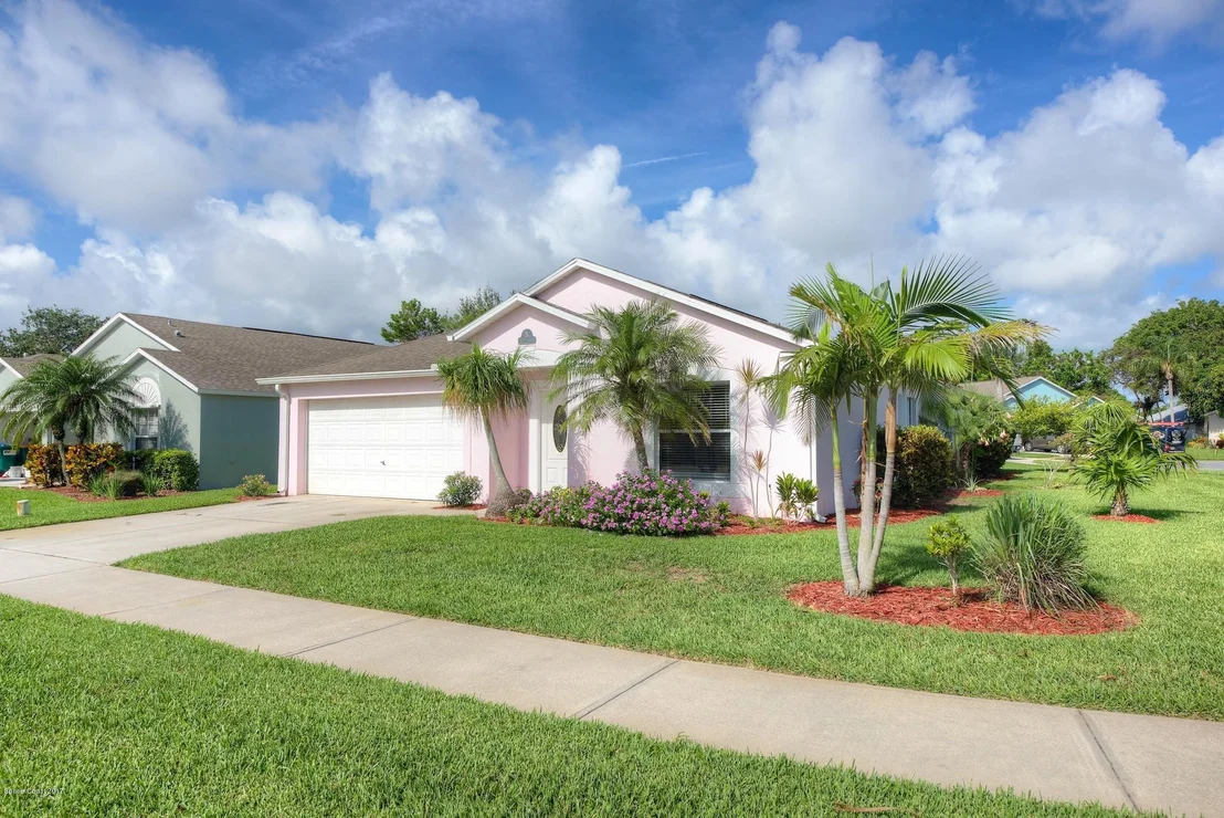 Photo of 976 Villa Drive