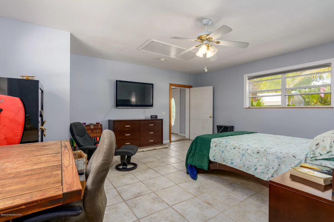 Photo of 1390 Hall Road