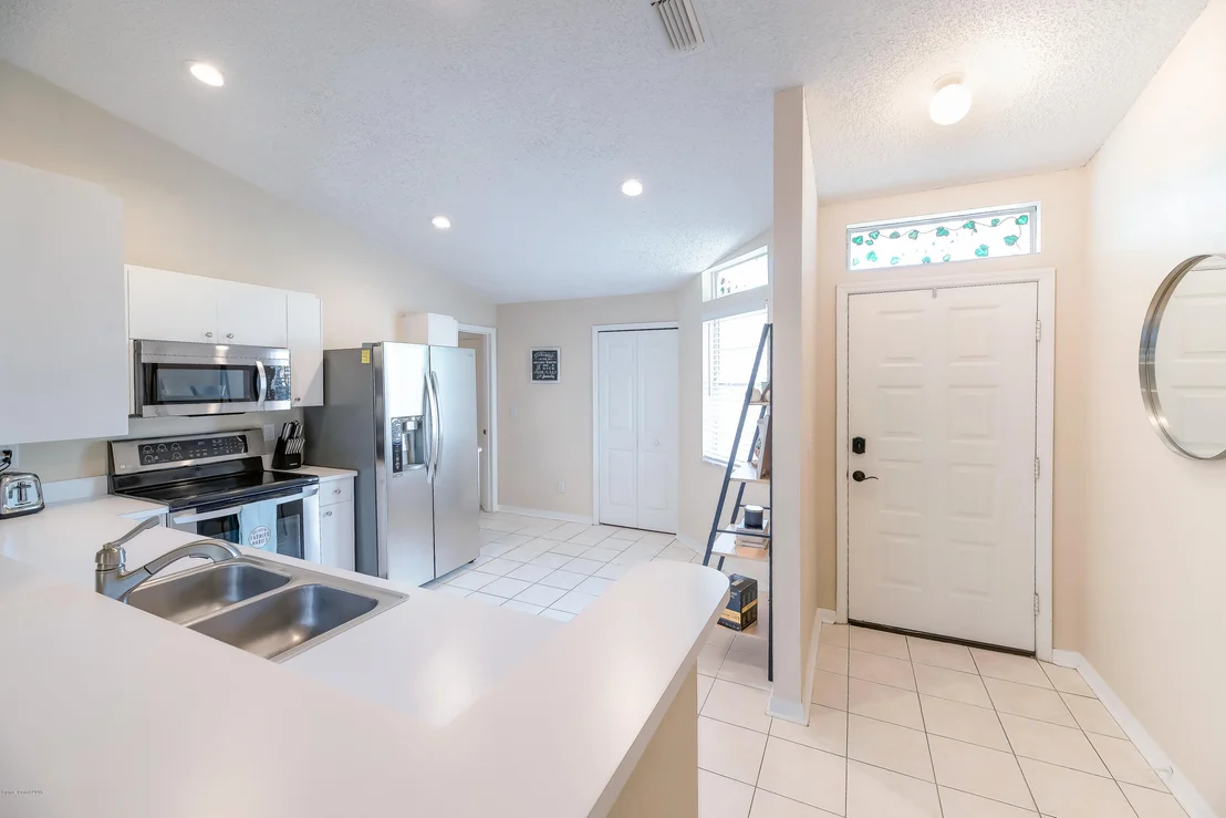 Photo of 977 Villa Drive