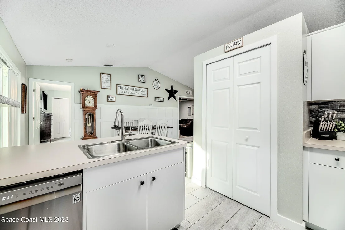Photo of 6607 Crest Avenue