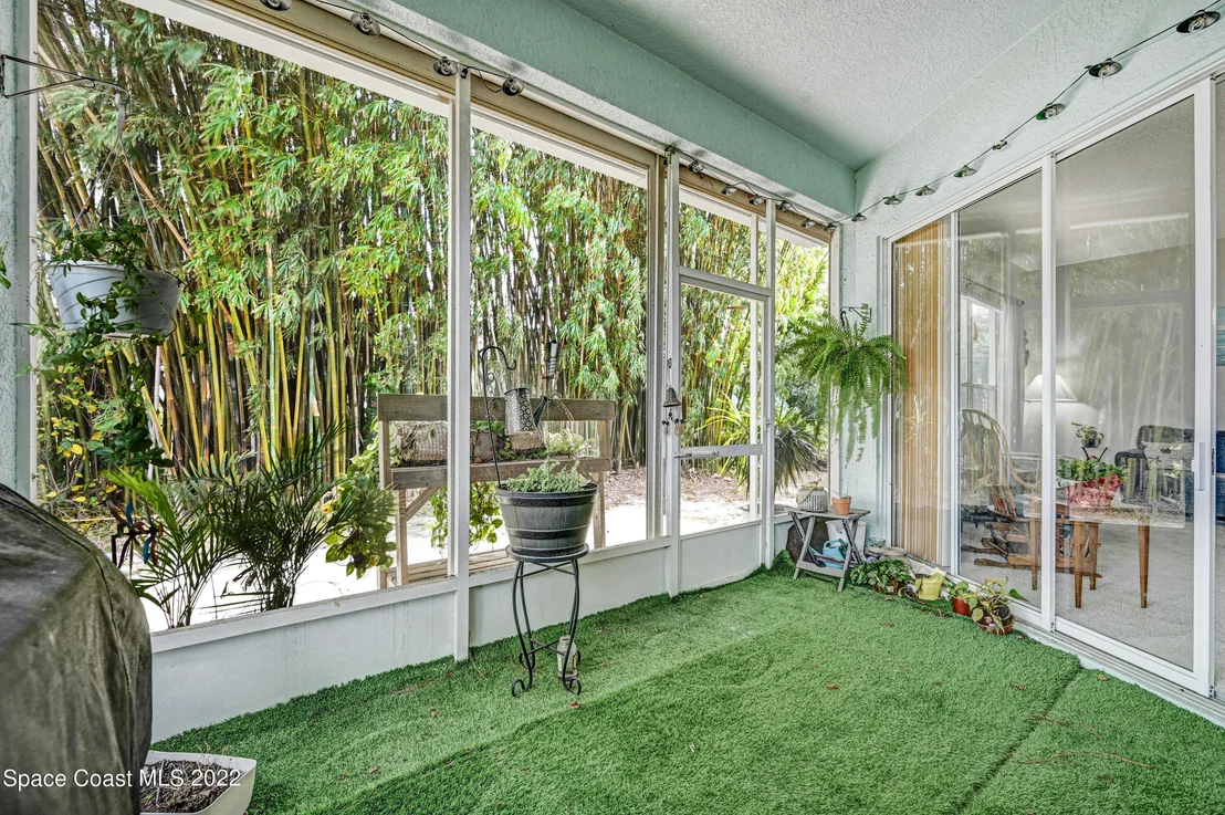 Photo of 852 Villa Drive