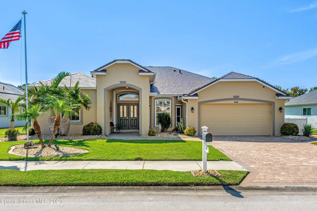 Photo of 665 Carriage Hill Road