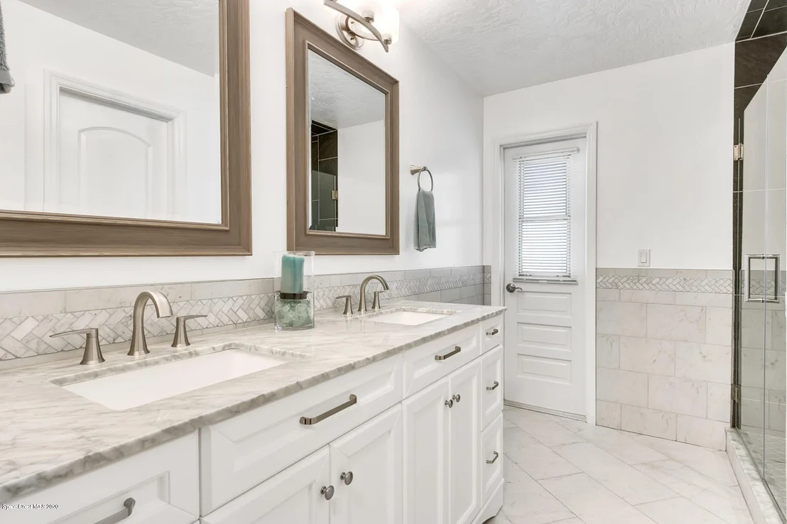 Photo of 980 Long Meadow Lane