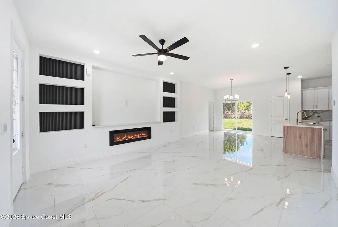 Photo of 2180 Cogan Drive SE