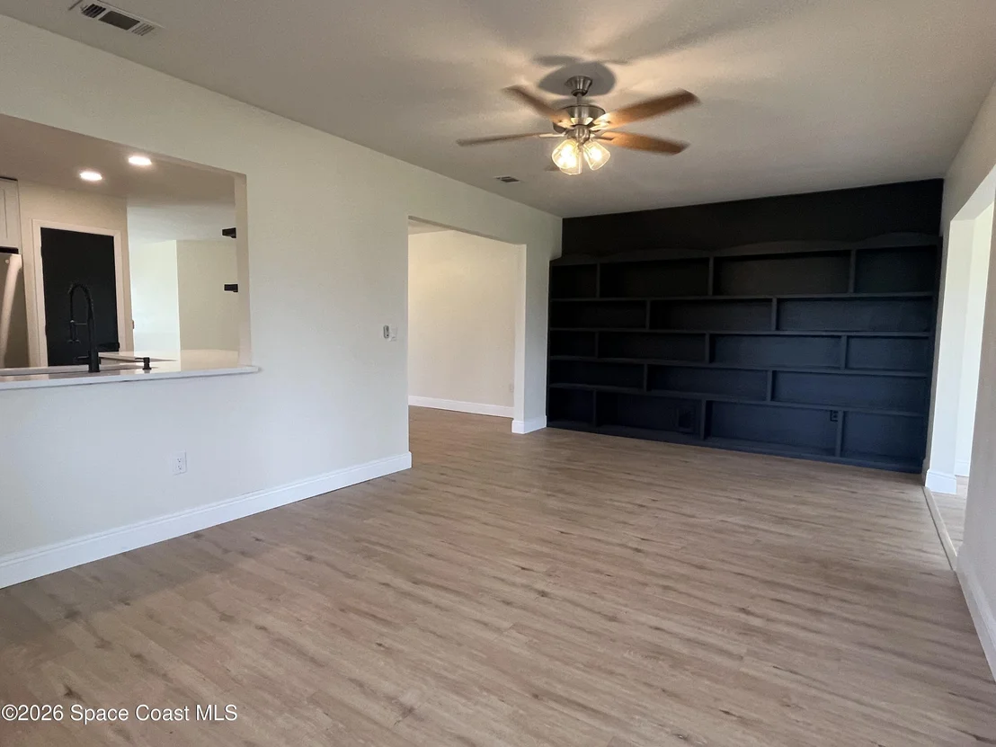 Photo of 1171 Riviera Drive NE