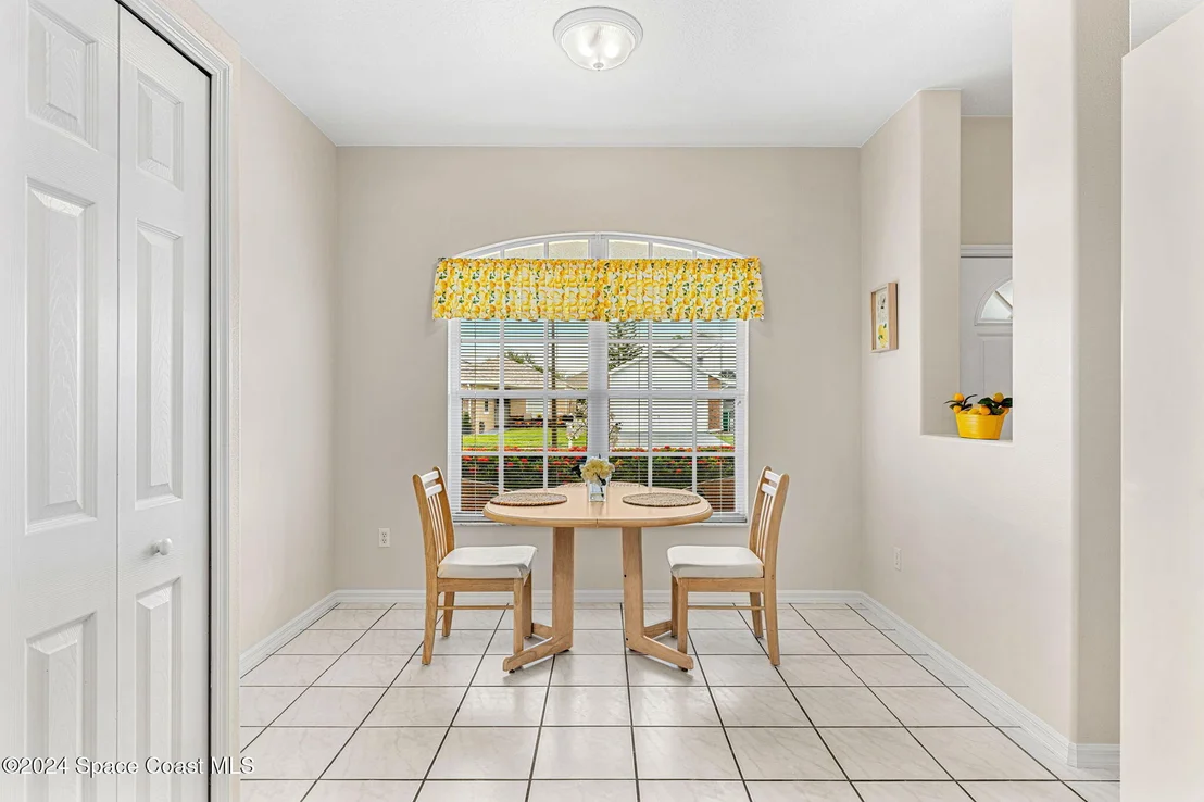 Photo of 987 S Fork Circle