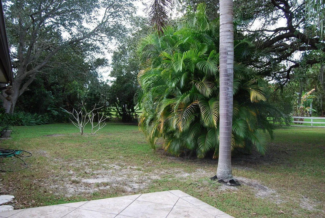 Photo of 1886 Oakwood Trail