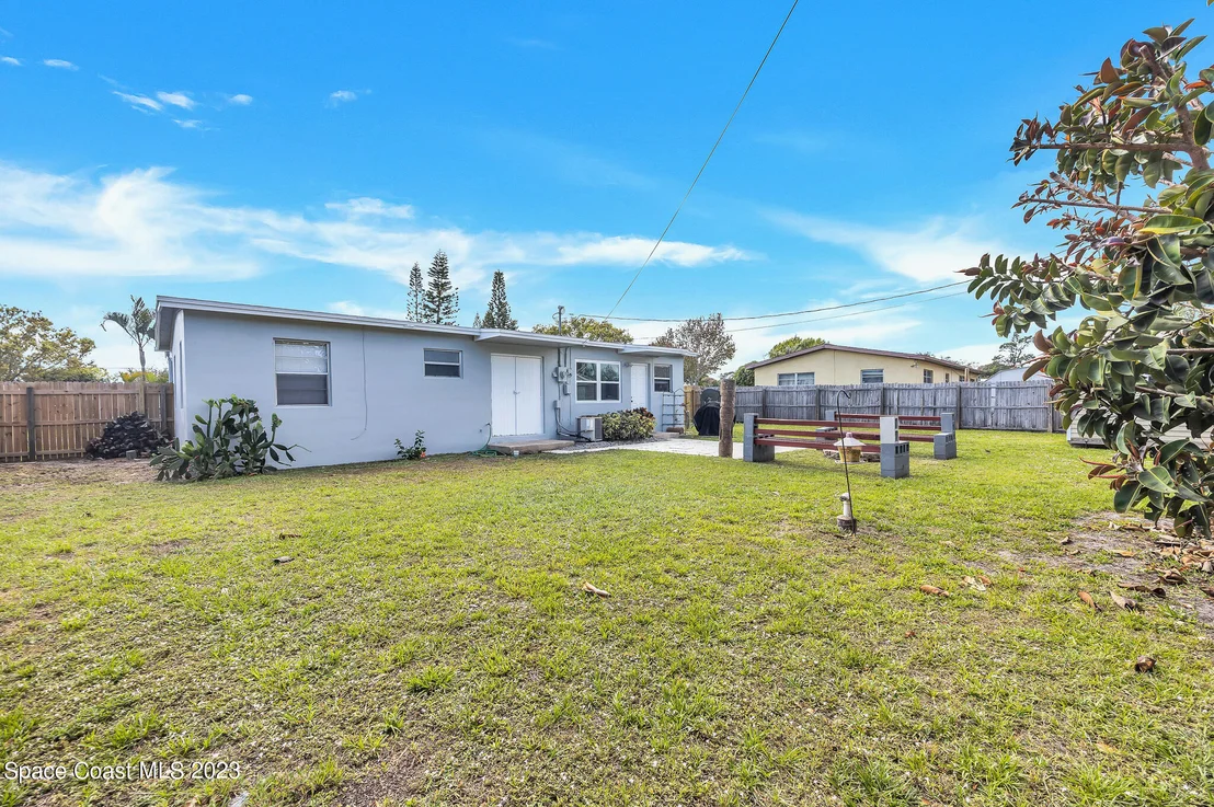 Photo of 2981 Kosuth Road NE