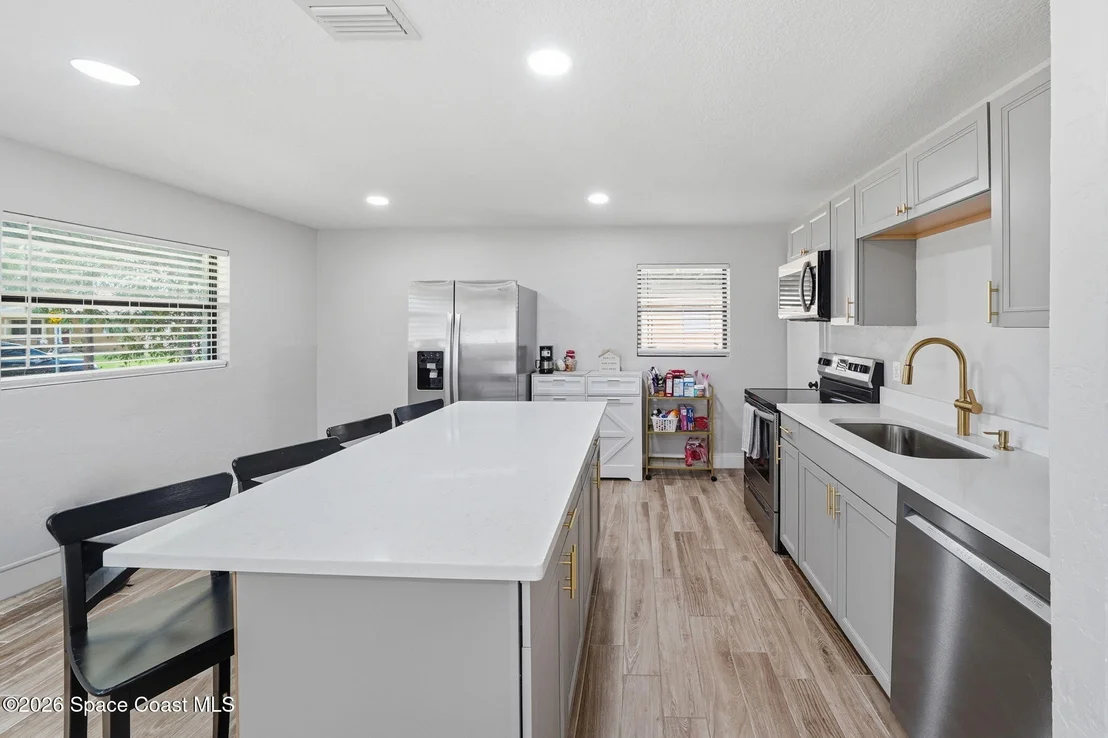 Photo of 2440 Warwick Road