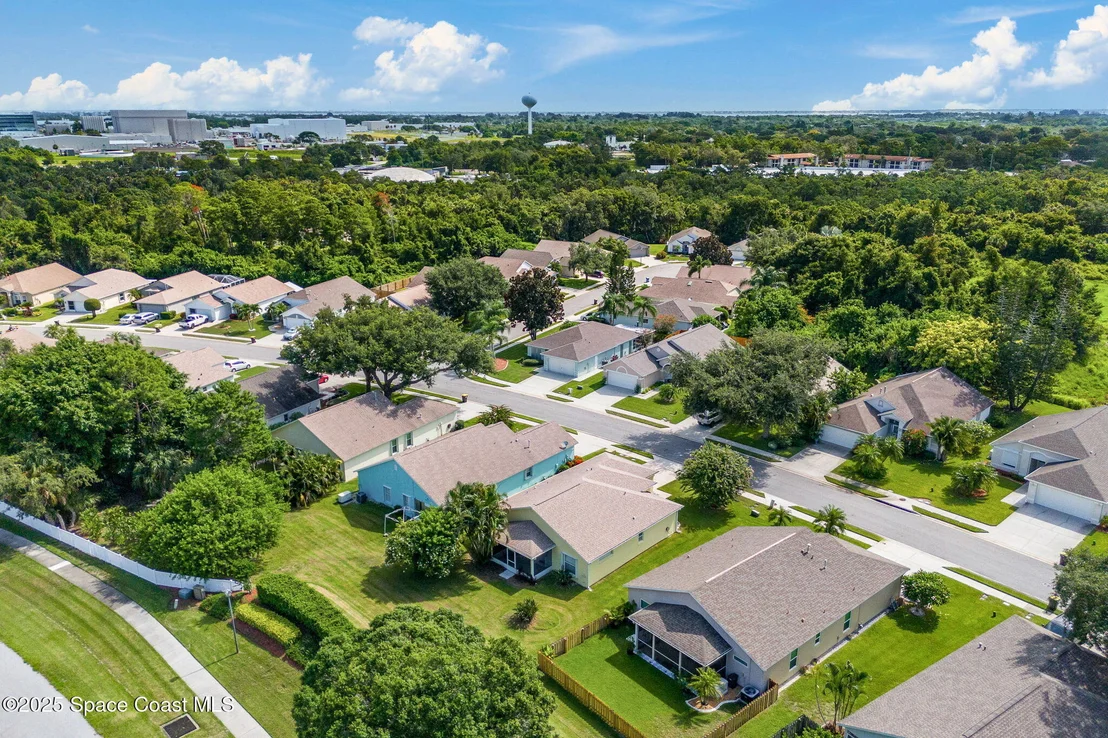 Photo of 926 Pine Creek Circle NE