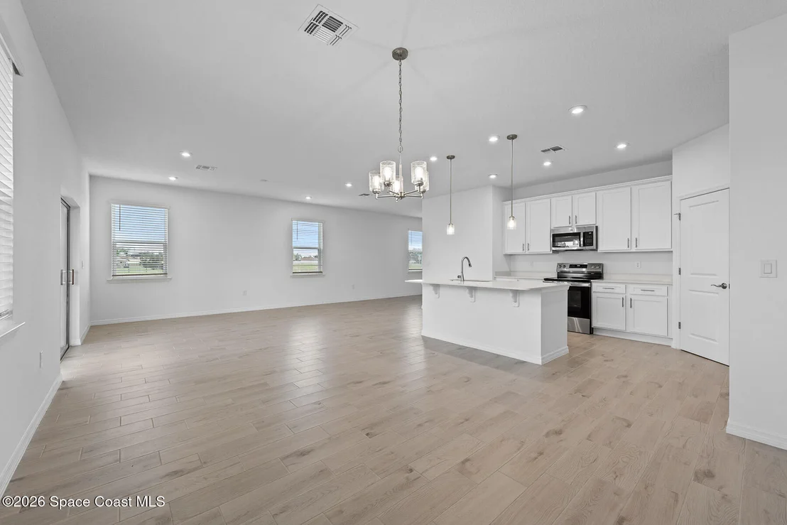 Photo of 926 Castleford Avenue NE