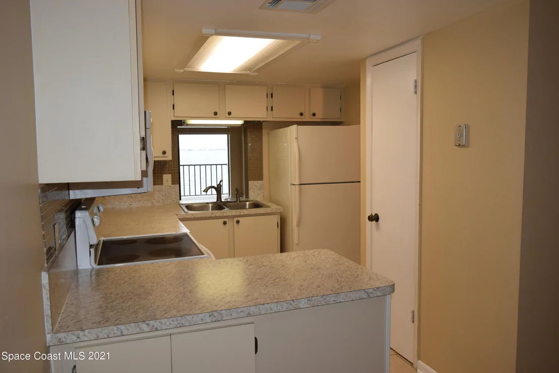 Photo of Unit 207 at 3901 Dixie Highway NE