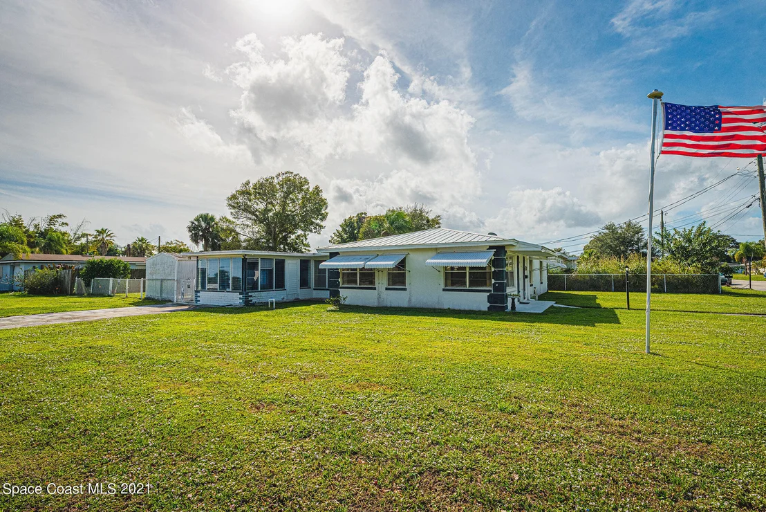 Photo of 319 Holly Lane