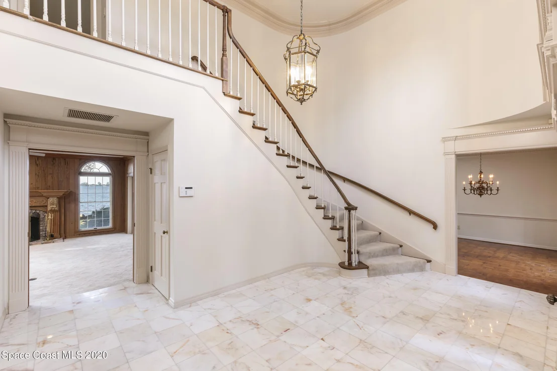 Photo of 1316 S Riverside Drive
