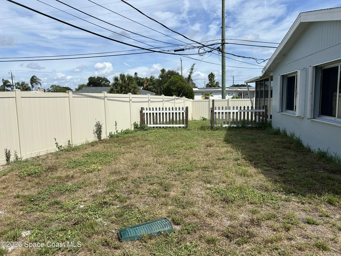 Photo of 858 Bianca Drive NE