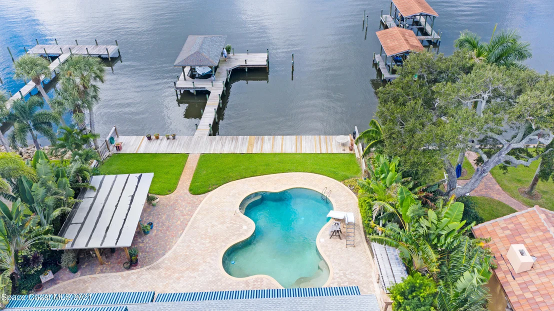Photo of 600 N Riverside Drive