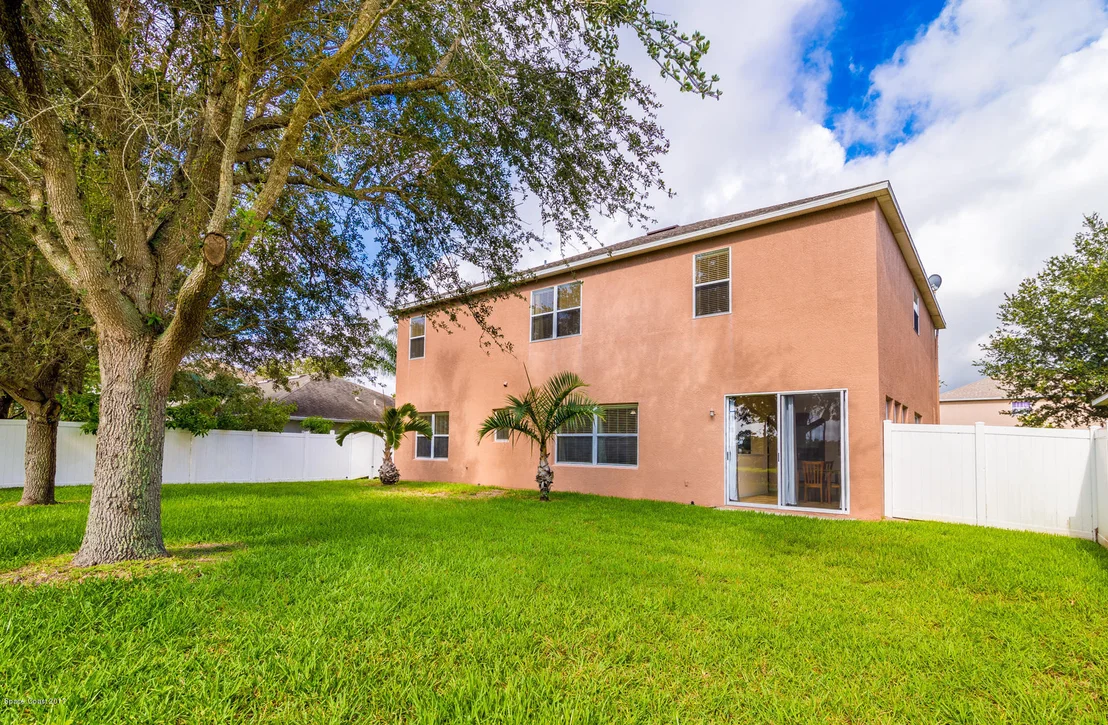 Photo of 981 Hollister Drive