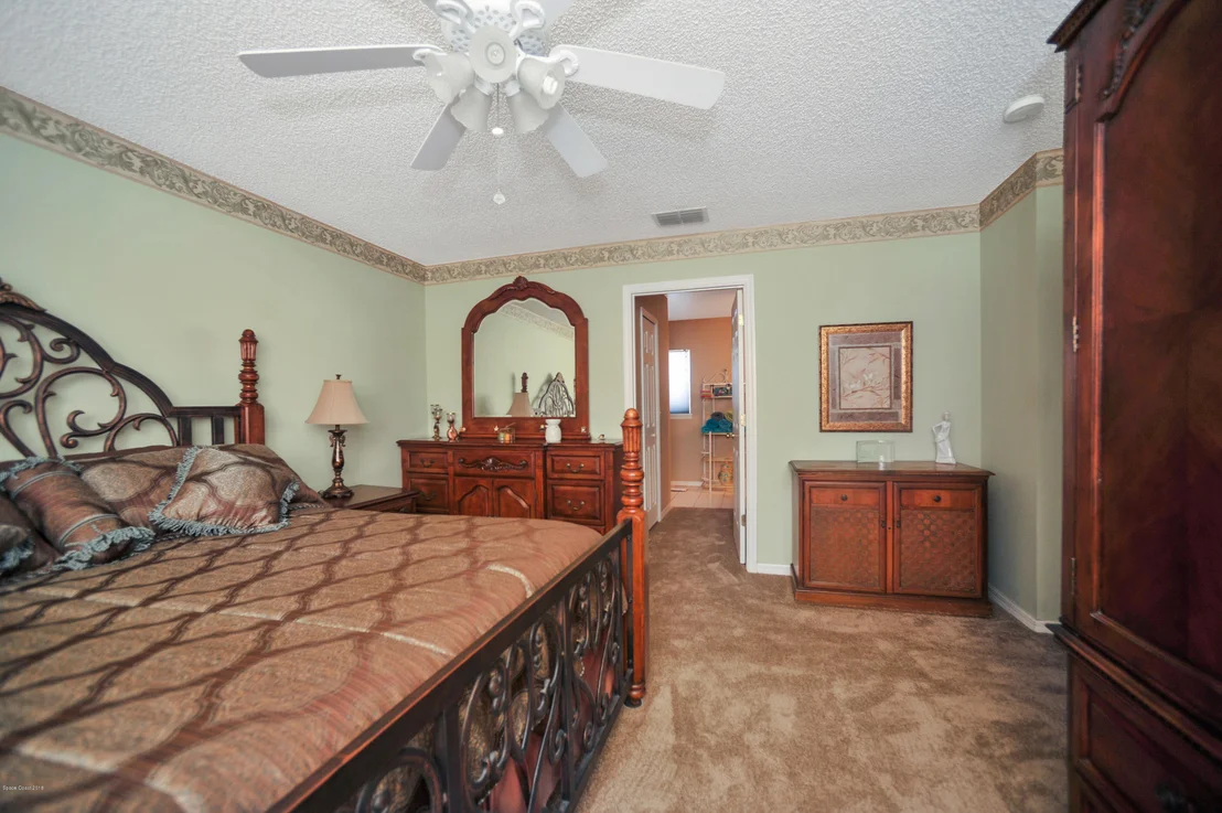 Photo of 1265 White Oak Circle