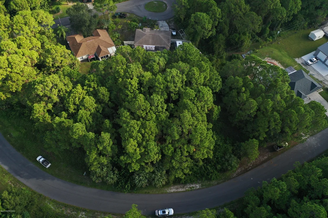 Photo of 1781 Hydrangea Road NW