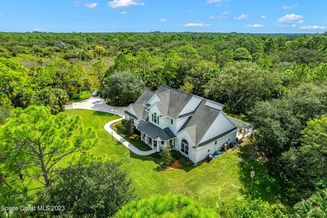 Photo of 5595 Willoughby Drive