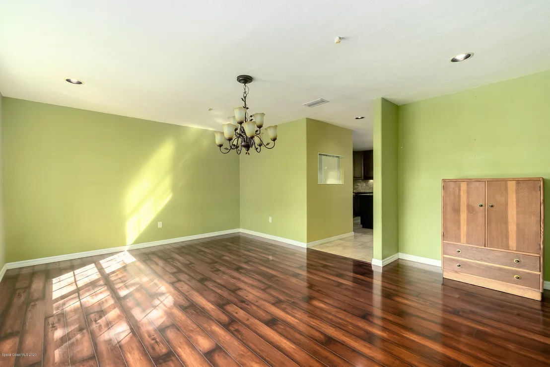 Photo of 810 Cardinal Road